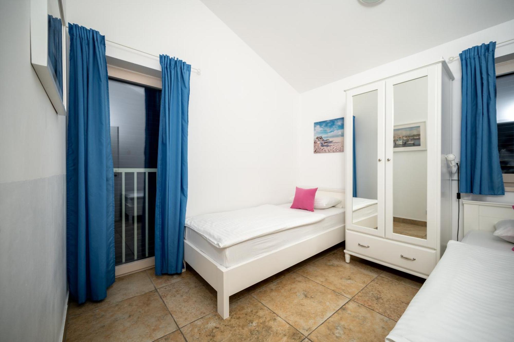 Adorami Apartments Baska  Bilik gambar