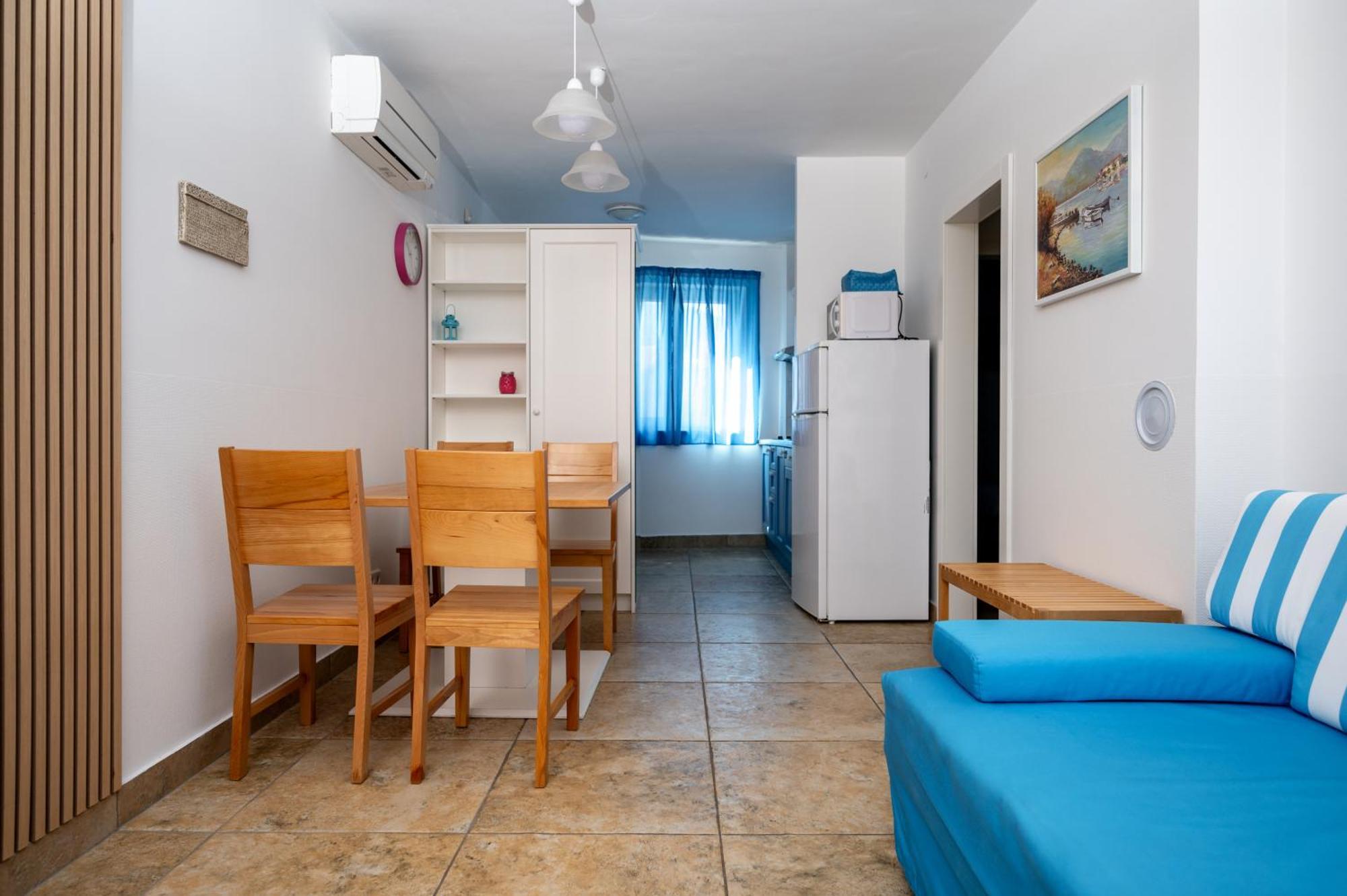 Adorami Apartments Baska  Bilik gambar