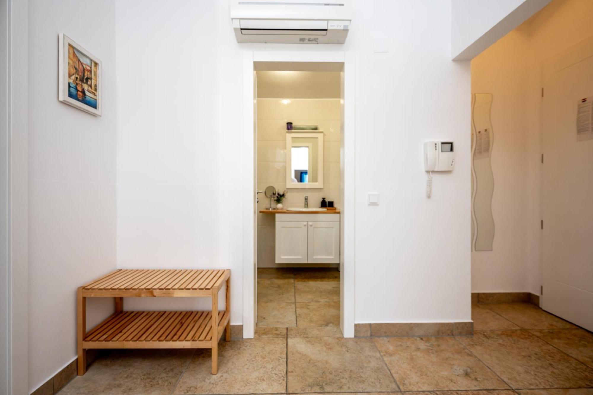 Adorami Apartments Baska  Bilik gambar